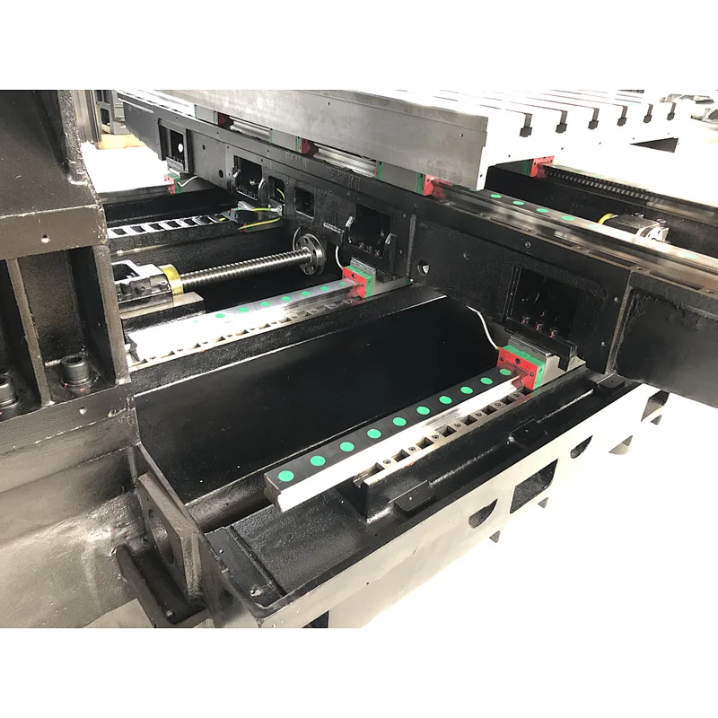 TE-1270 4 Linear Guideway Machine Center
